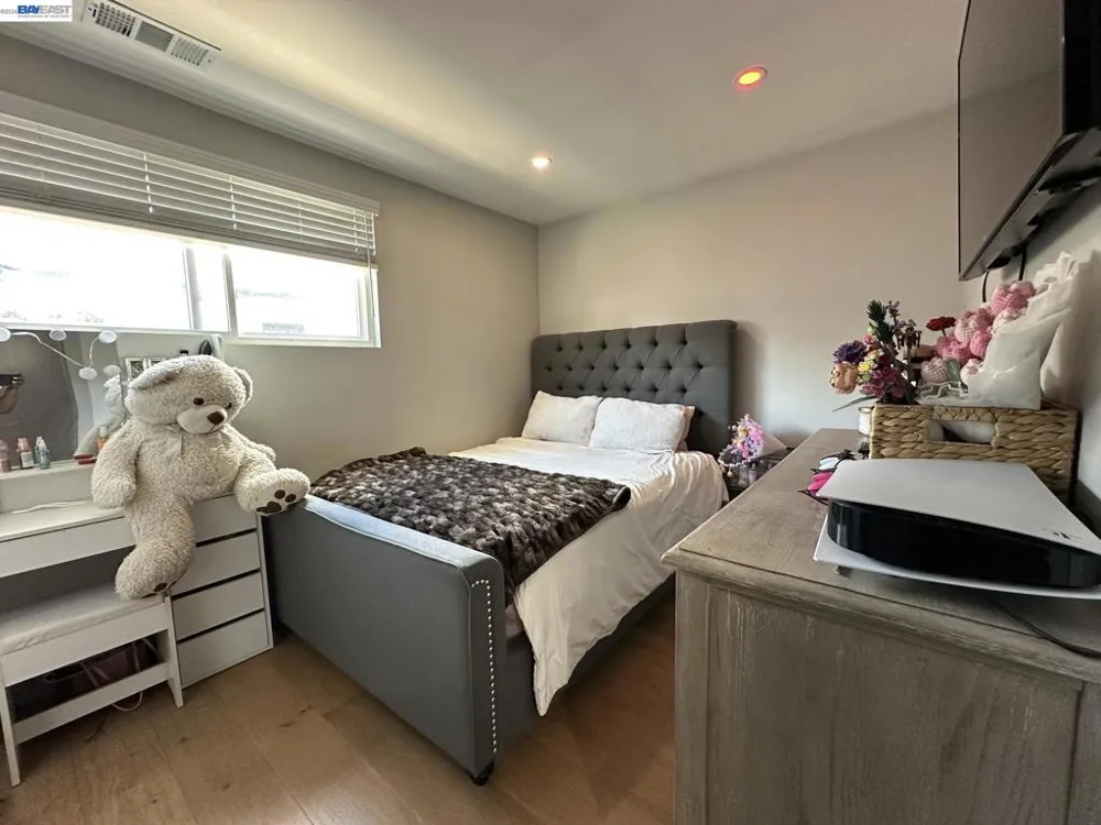 1220 ESSER AVE San Leandro, CA 94579