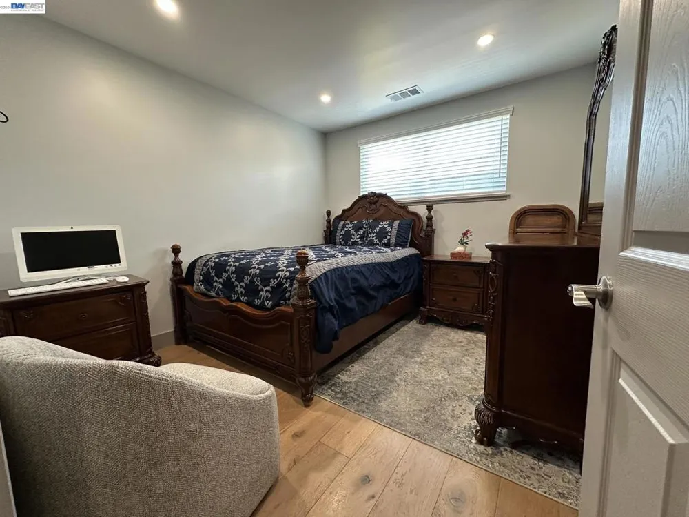 1220 ESSER AVE San Leandro, CA 94579