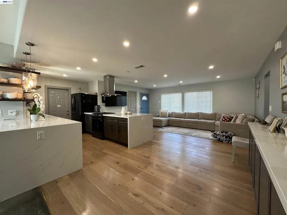 1220 ESSER AVE San Leandro, CA 94579
