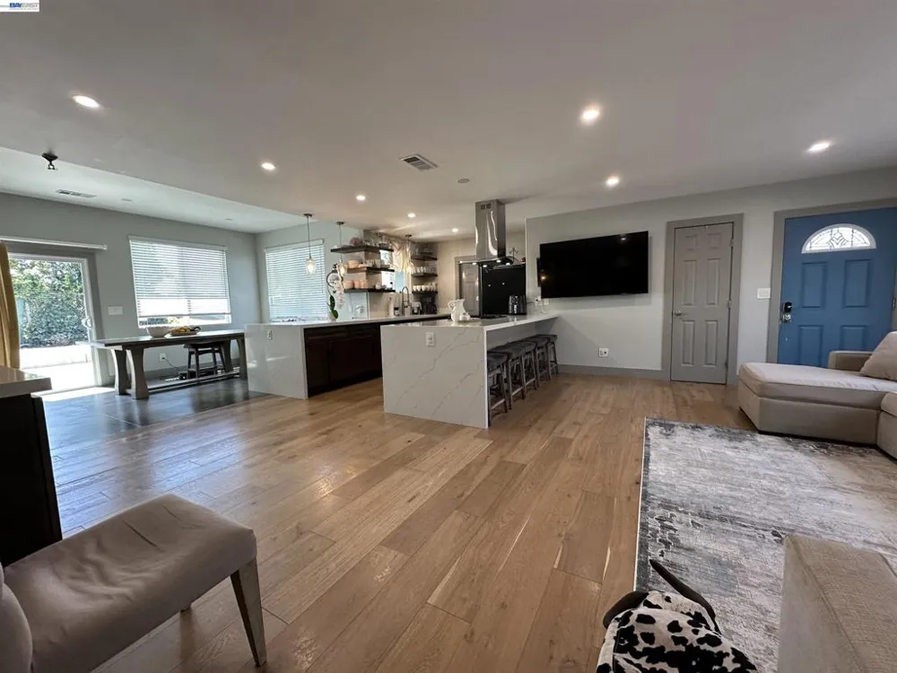 1220 ESSER AVE San Leandro, CA 94579