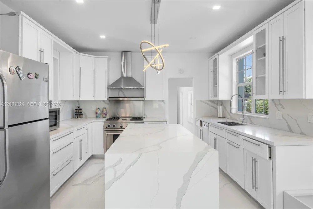 5824 Alton Rd Miami Beach, FL 33140