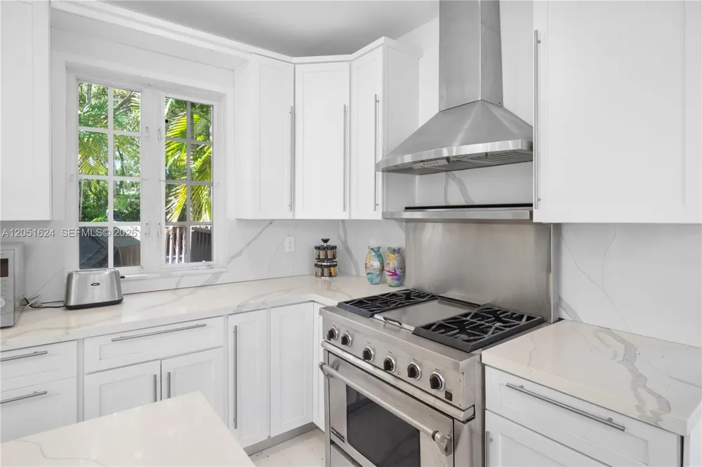 5824 Alton Rd Miami Beach, FL 33140