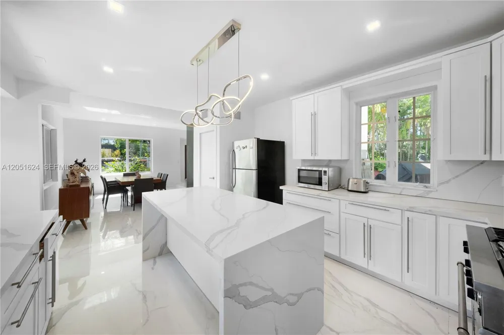 5824 Alton Rd Miami Beach, FL 33140