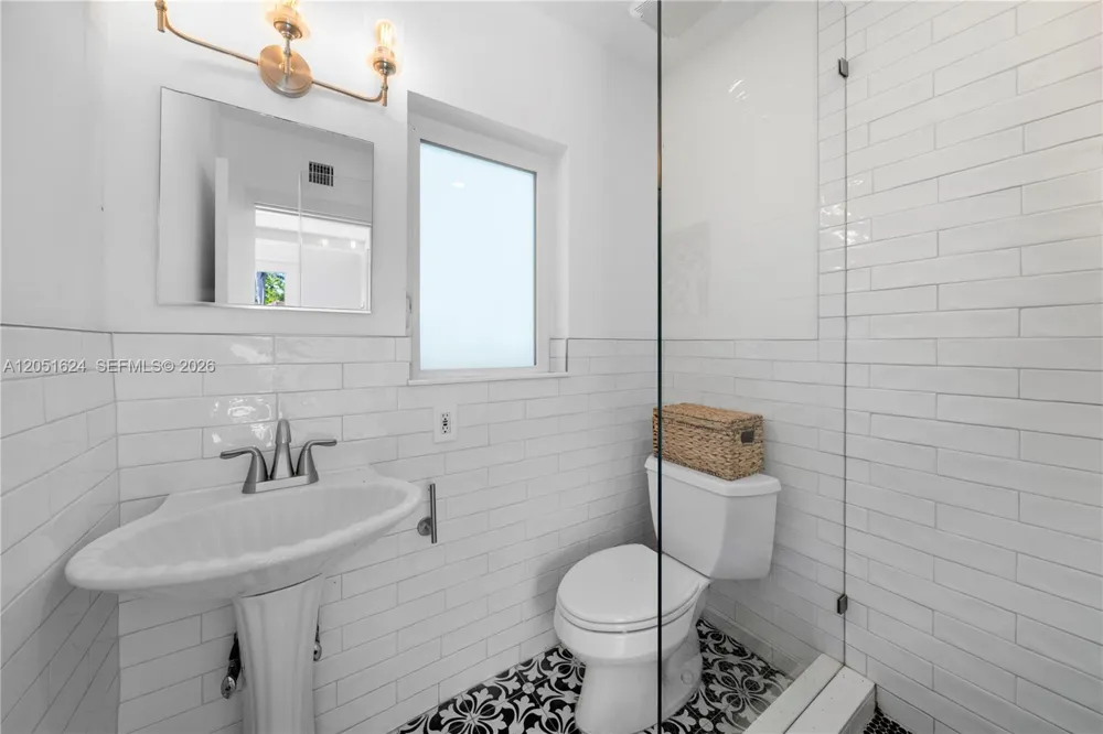 5824 Alton Rd Miami Beach, FL 33140
