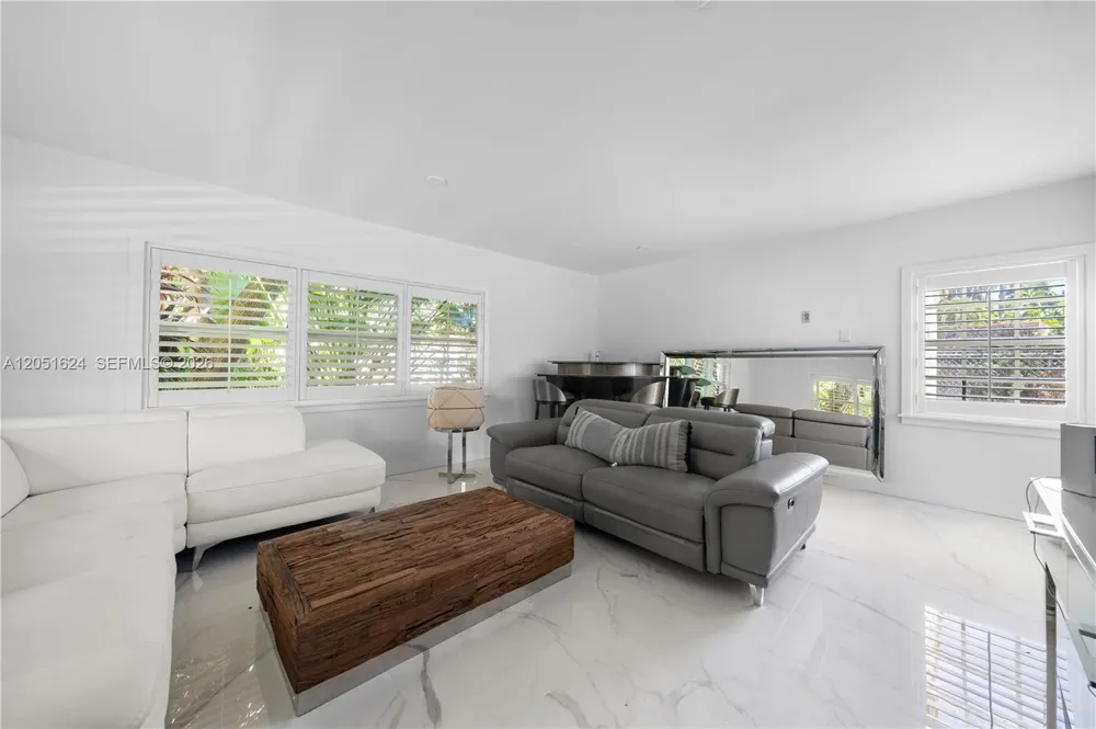 5824 Alton Rd Miami Beach, FL 33140
