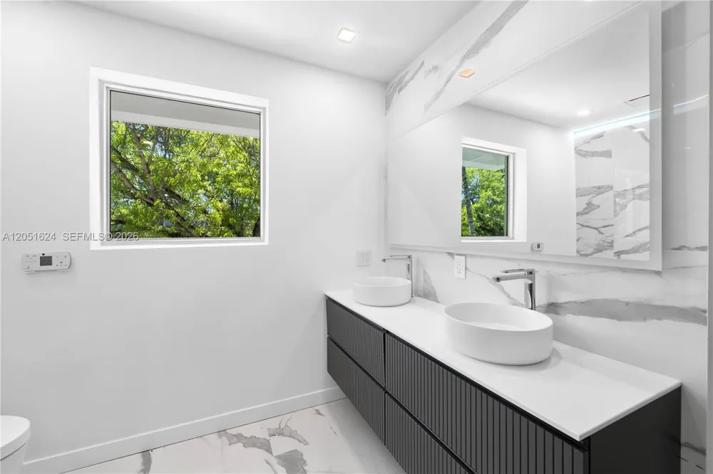 5824 Alton Rd Miami Beach, FL 33140