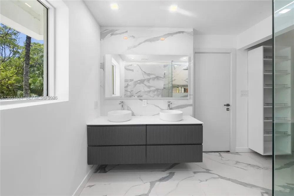 5824 Alton Rd Miami Beach, FL 33140