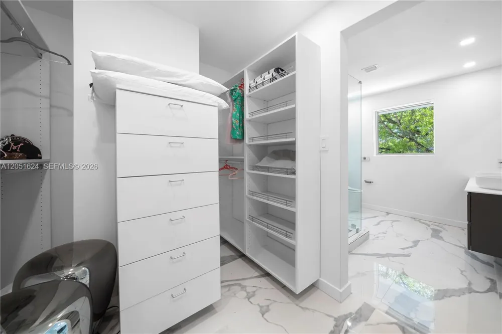 5824 Alton Rd Miami Beach, FL 33140