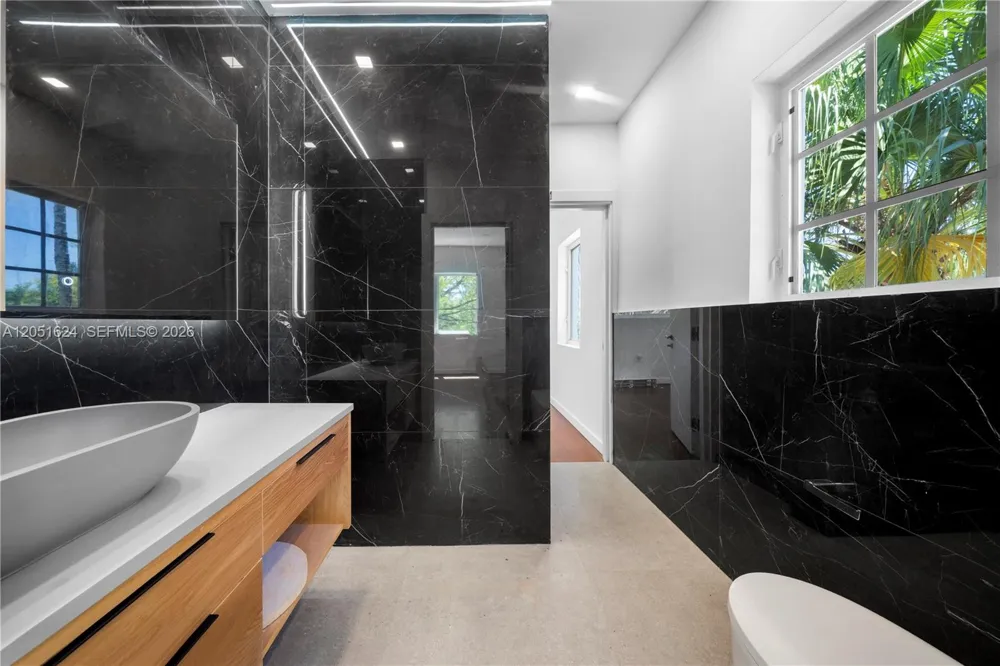 5824 Alton Rd Miami Beach, FL 33140