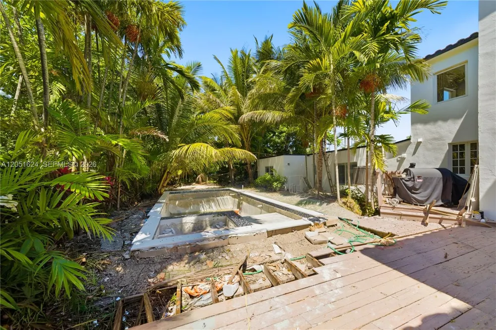 5824 Alton Rd Miami Beach, FL 33140