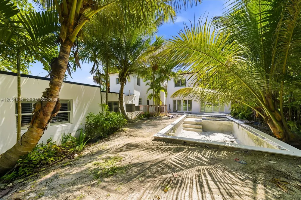 5824 Alton Rd Miami Beach, FL 33140