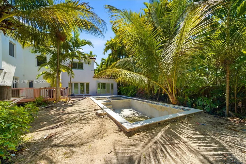5824 Alton Rd Miami Beach, FL 33140