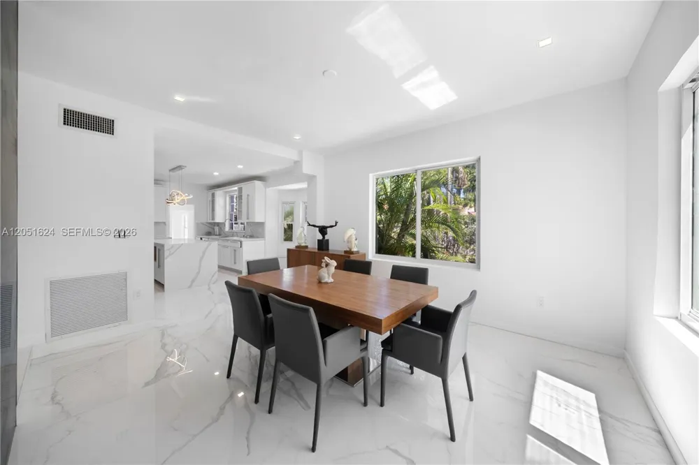 5824 Alton Rd Miami Beach, FL 33140