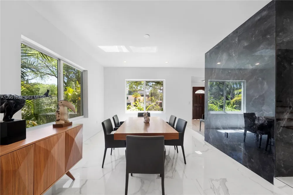 5824 Alton Rd Miami Beach, FL 33140