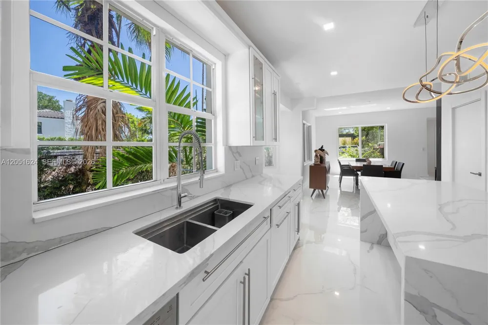 5824 Alton Rd Miami Beach, FL 33140