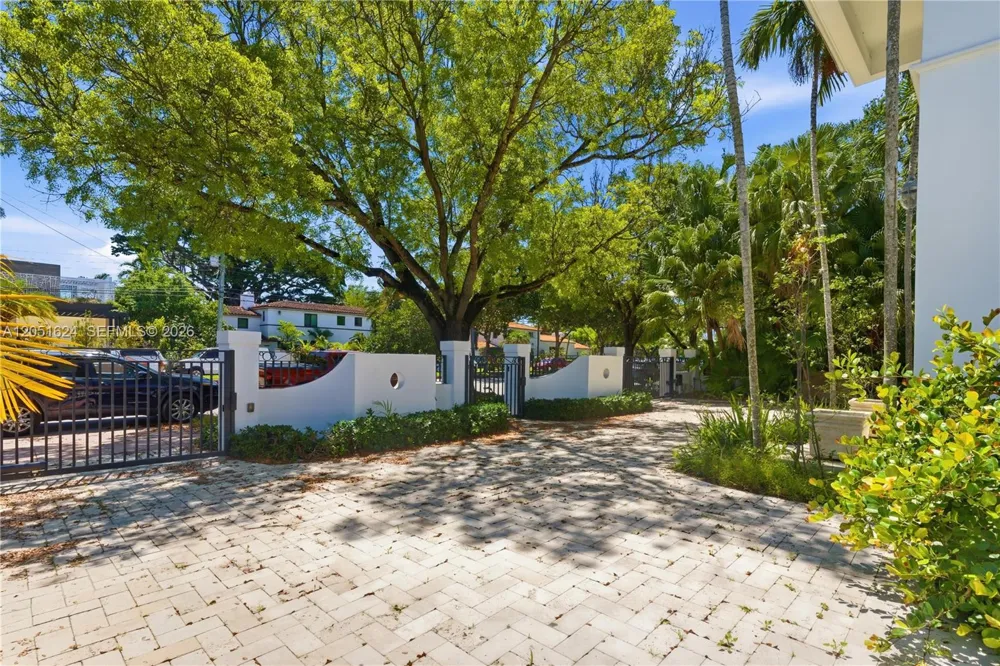 5824 Alton Rd Miami Beach, FL 33140