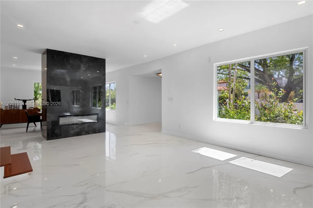 5824 Alton Rd Miami Beach, FL 33140
