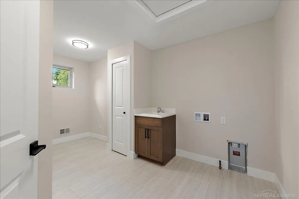 49309 Bayshore Drive Chesterfield Township, MI 48047