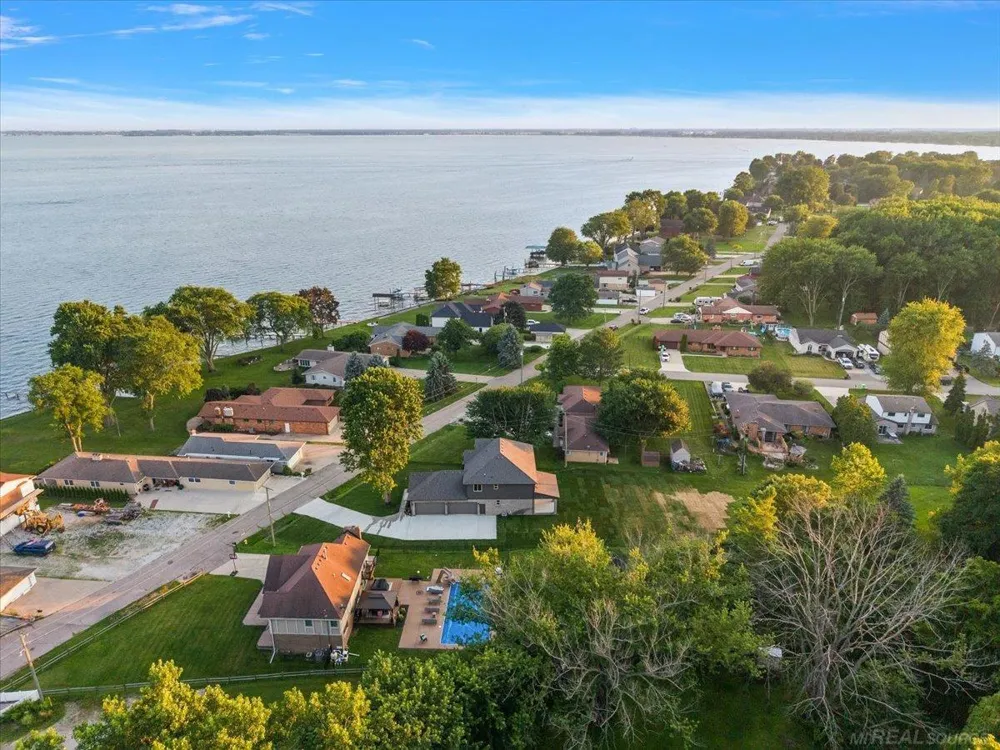 49309 Bayshore Drive Chesterfield Township, MI 48047