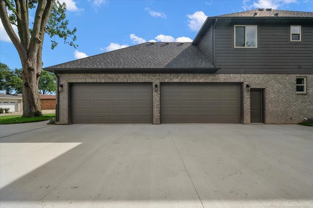 49309 Bayshore Drive Chesterfield Township, MI 48047