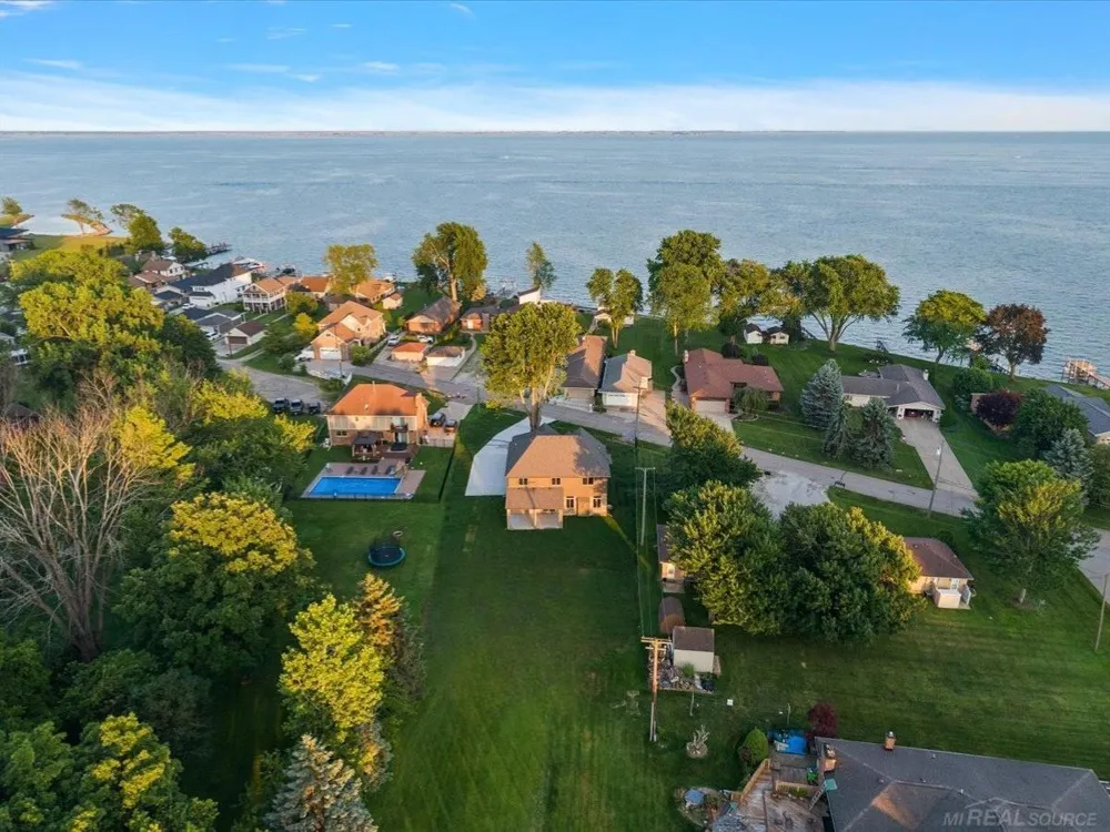 49309 Bayshore Drive Chesterfield Township, MI 48047