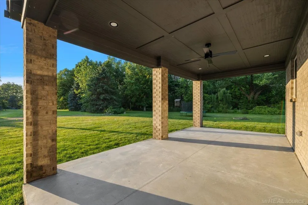 49309 Bayshore Drive Chesterfield Township, MI 48047