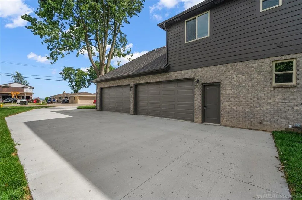 49309 Bayshore Drive Chesterfield Township, MI 48047