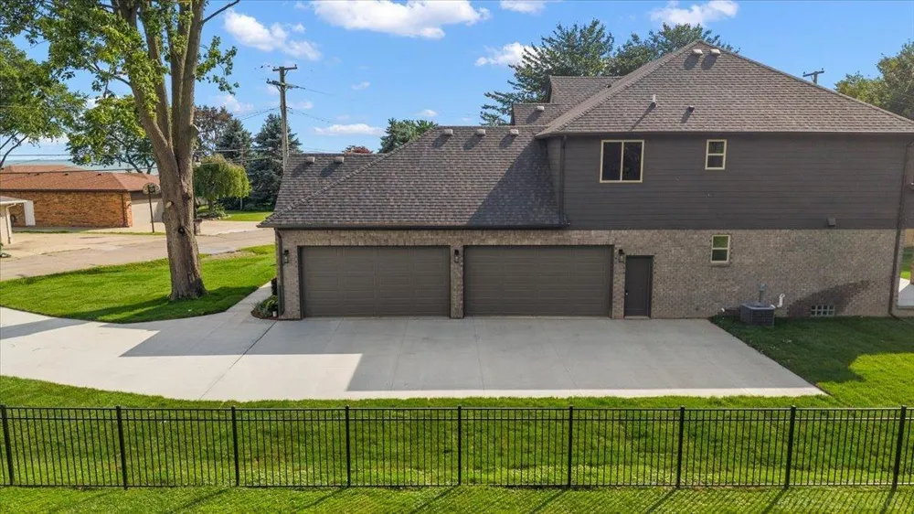 49309 Bayshore Drive Chesterfield Township, MI 48047