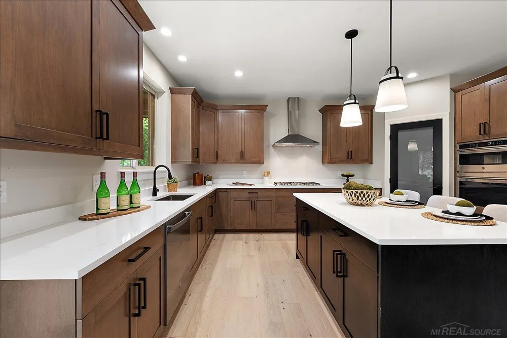49309 Bayshore Drive Chesterfield Township, MI 48047