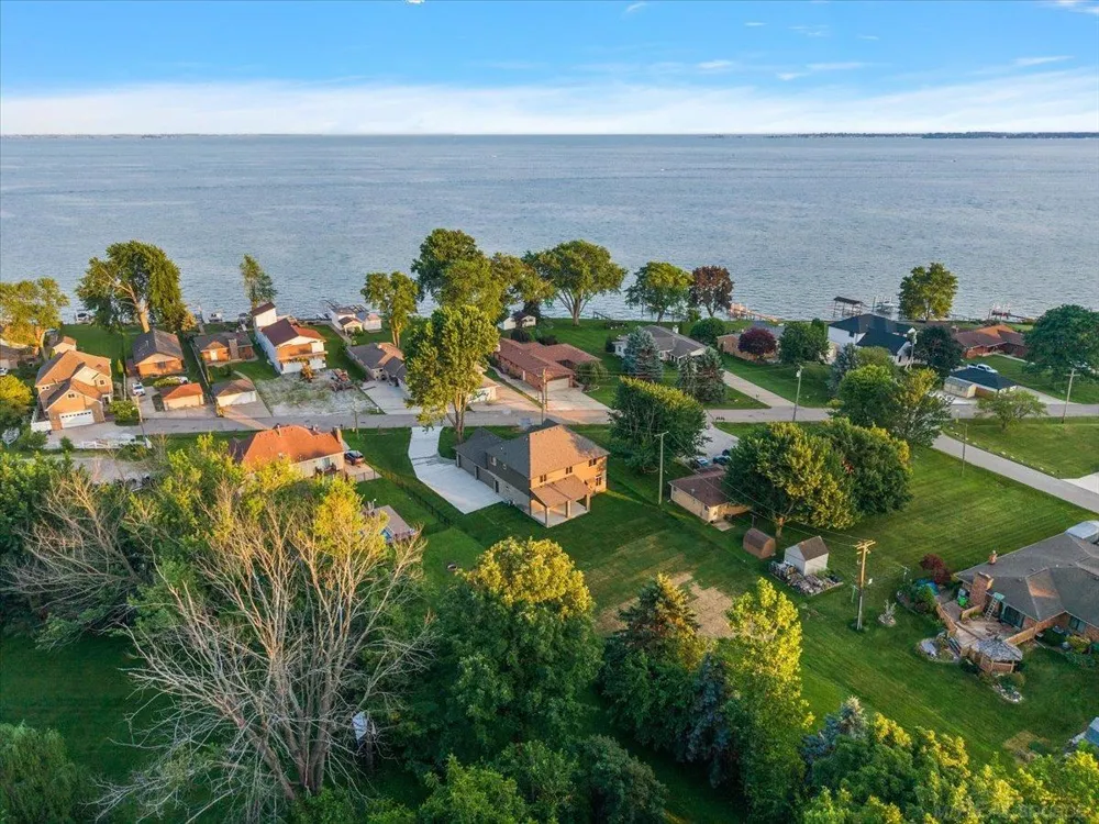 49309 Bayshore Drive Chesterfield Township, MI 48047