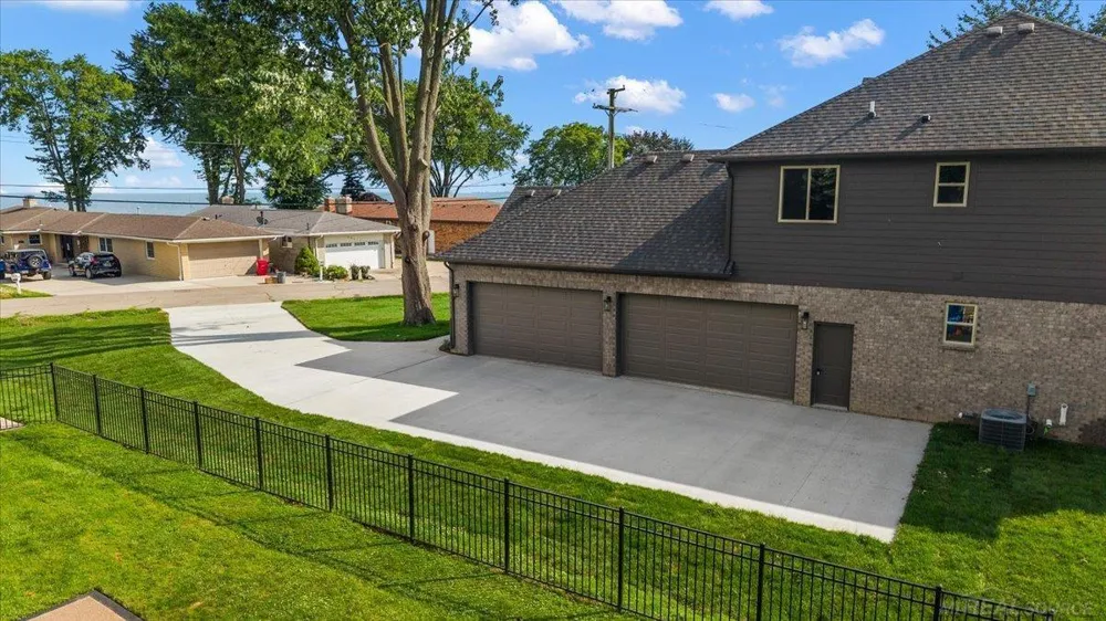 49309 Bayshore Drive Chesterfield Township, MI 48047