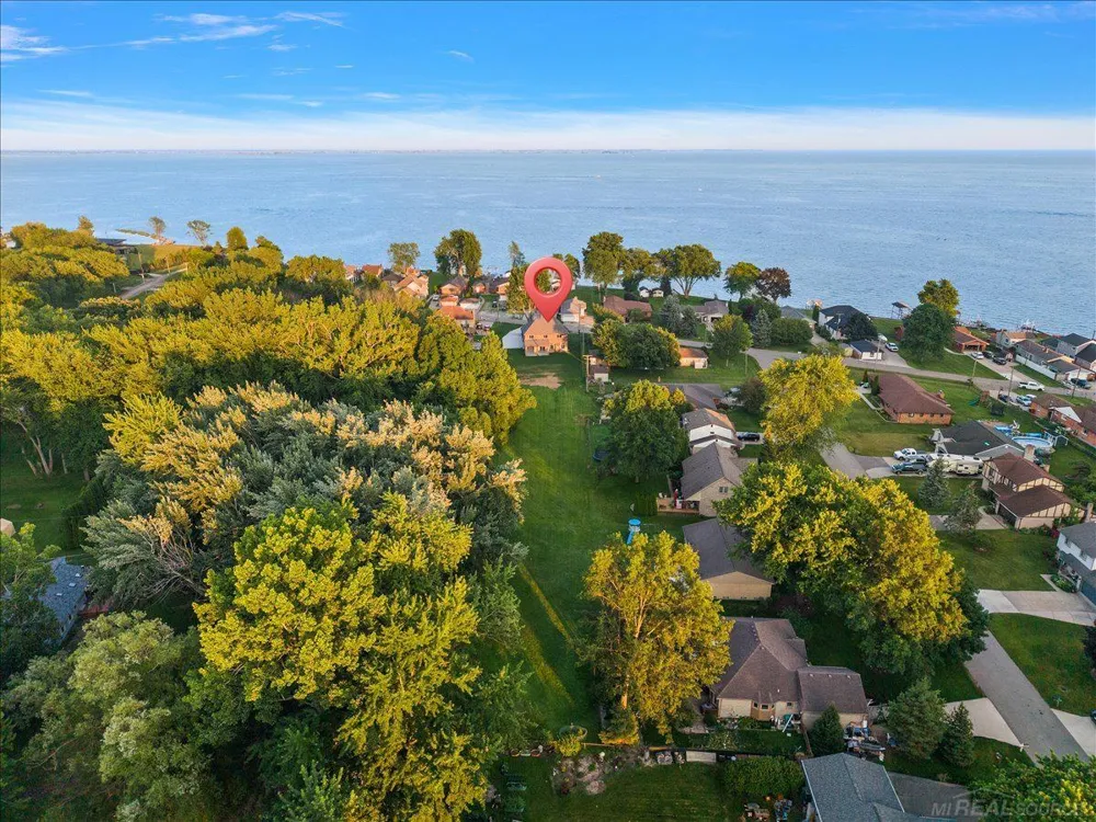 49309 Bayshore Drive Chesterfield Township, MI 48047