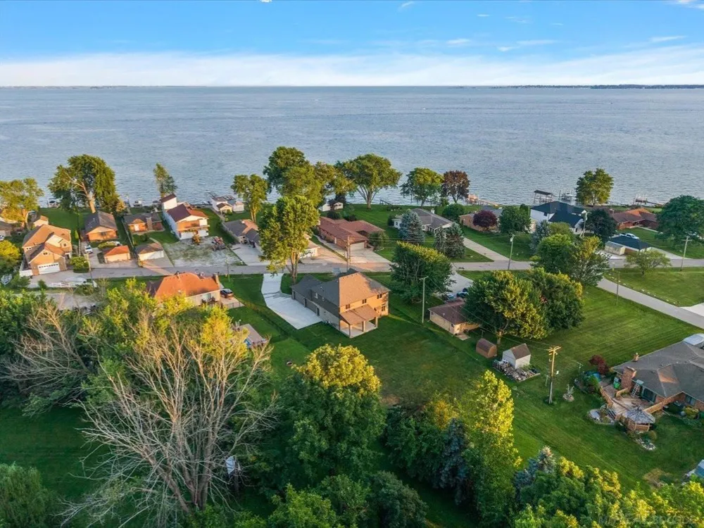 49309 Bayshore Drive Chesterfield Township, MI 48047