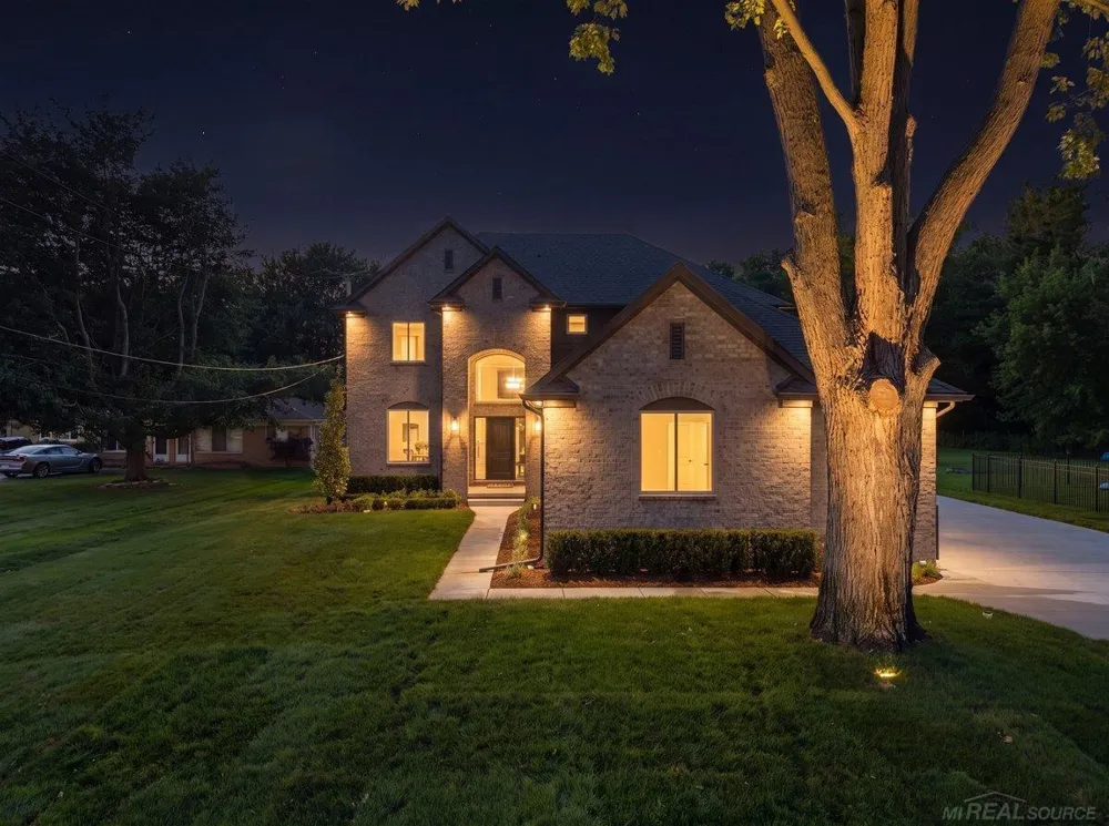 49309 Bayshore Drive Chesterfield Township, MI 48047