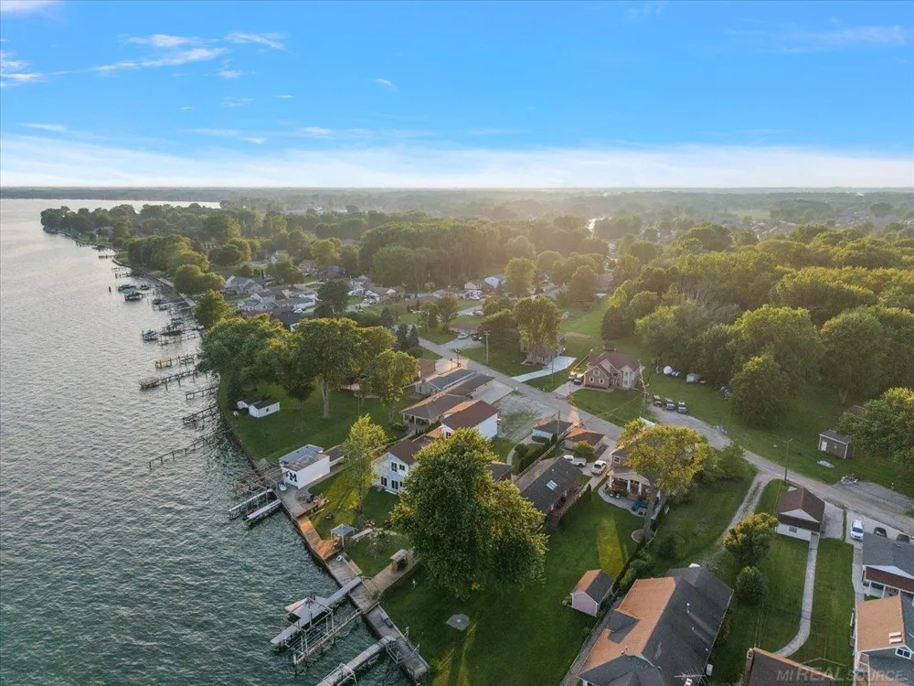49309 Bayshore Drive Chesterfield Township, MI 48047