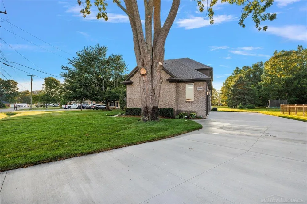 49309 Bayshore Drive Chesterfield Township, MI 48047