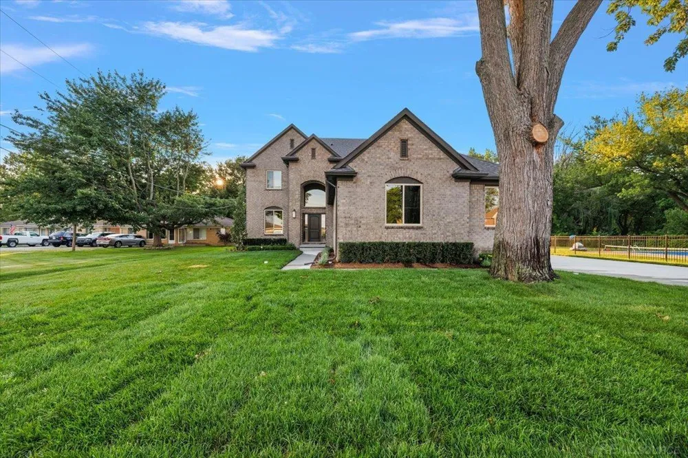 49309 Bayshore Drive Chesterfield Township, MI 48047