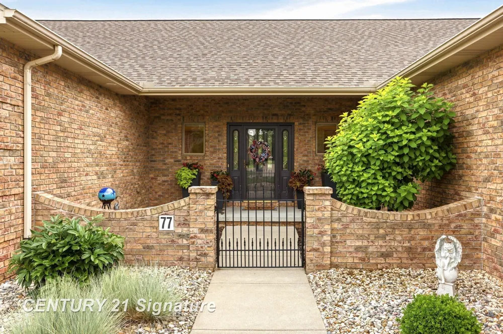 77 Sawmill Creek Trail Saginaw Charter Township, MI 48603