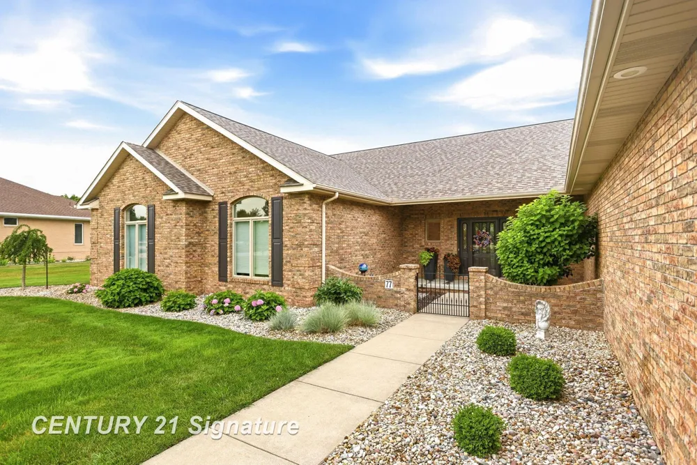 77 Sawmill Creek Trail Saginaw Charter Township, MI 48603