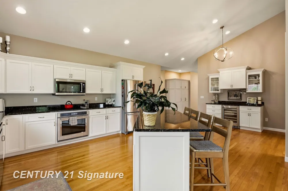 77 Sawmill Creek Trail Saginaw Charter Township, MI 48603