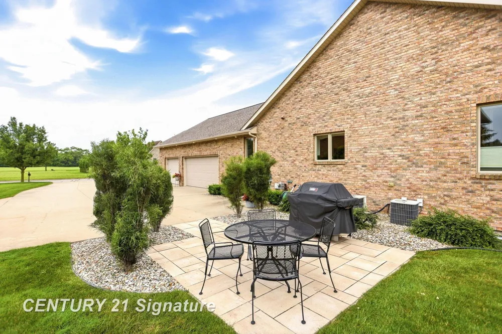 77 Sawmill Creek Trail Saginaw Charter Township, MI 48603