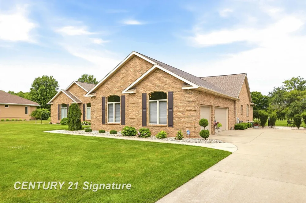 77 Sawmill Creek Trail Saginaw Charter Township, MI 48603