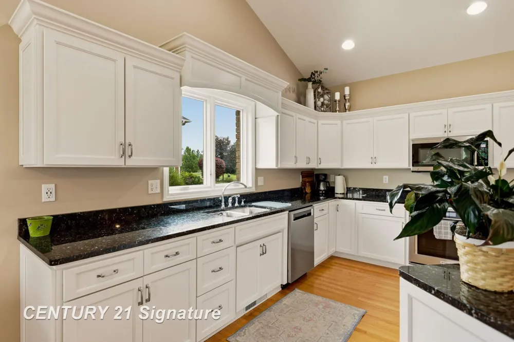 77 Sawmill Creek Trail Saginaw Charter Township, MI 48603