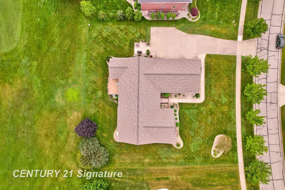77 Sawmill Creek Trail Saginaw Charter Township, MI 48603
