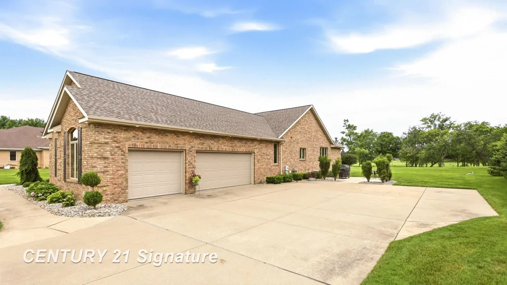 77 Sawmill Creek Trail Saginaw Charter Township, MI 48603