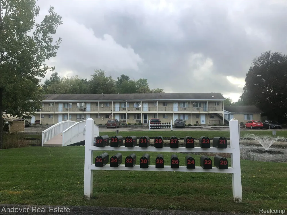 535 PONTIAC STREET #17 Oxford Charter Township, MI 48371