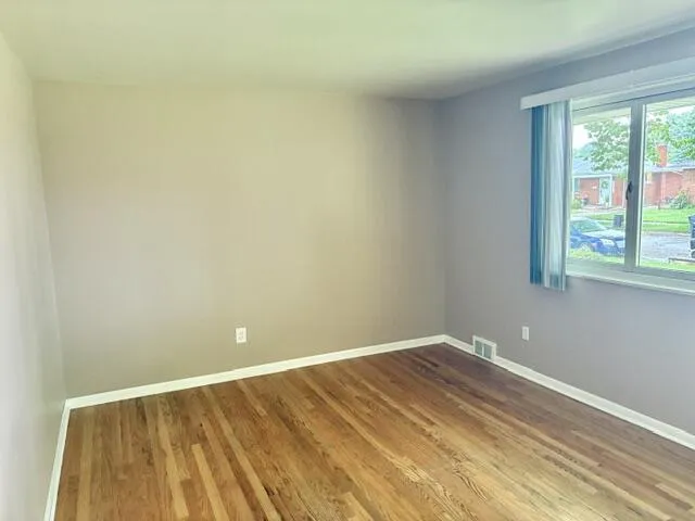 15435 Bainbridge Street Livonia, MI 48154