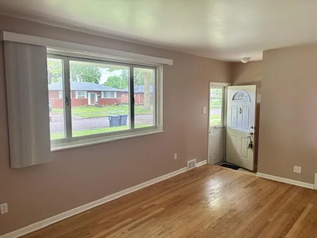 15435 Bainbridge Street Livonia, MI 48154