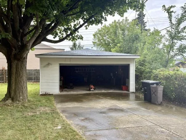 15435 Bainbridge Street Livonia, MI 48154