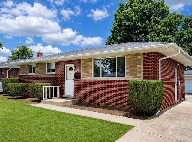 15435 Bainbridge Street Livonia, MI 48154